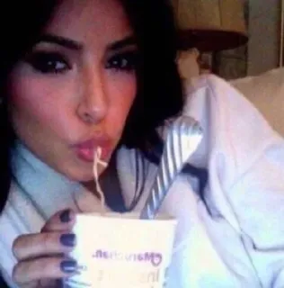 🌟 123dbf0e ramen Kim Kardashian, Ramen, Essen, Nudeln, Selfie, Promi telegram sticker