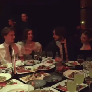 🤩 27226922 ผู้คน, การรับประทานอาหาร, โต๊ะ, อาหาร, การรวมตัว, การเฉลิมฉลอง, งานสังคม, อาหาร whatsapp sticker