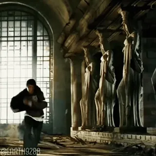 🍴 2fd3e58e @EARTH9288 Personne, Course, Bâtiment, Architecture, Fenêtre, Statues whatsapp sticker