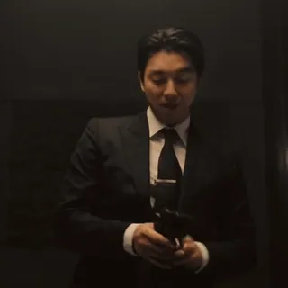 ☠️ a110fdf2 Waffe, Mann, Anzug, Waffe, Gewalt, Ernst telegram sticker