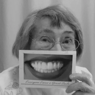 😁 0c6e45ad Everyone Loves a Great Smile ยิ้ม, ฟัน, ผู้สูงอายุ, ผู้หญิง, แว่นตา, โปสการ์ด telegram sticker