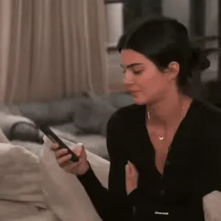 😐 e8a350b8 Kendall Jenner orang, wanita, selebriti, potret, dalam ruangan telegram sticker