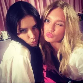 ❤️ 6001fa33 femmes, selfie, mannequins, pose, amitié whatsapp sticker