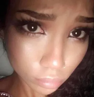 😭 636d0d8f femme, visage, personne, portrait, beauté, gros plan, maquillage whatsapp sticker