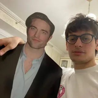 😊 ec7d11e6 Robert Pattinson acteur, célébrité, portrait, lunettes, homme, personne whatsapp sticker