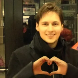 ❤️‍🔥 ddc6f93e ハート ハンド, ポートレート, 男性, 笑顔 whatsapp sticker