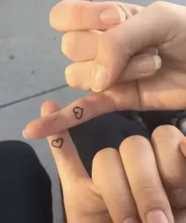 💣 174bc50f coeurs, doigts, amour, tatouage, couple, amitié telegram sticker