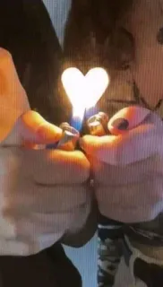 💣 2fd5ffe5 briquet, coeur, flamme, mains, feu, amour telegram sticker