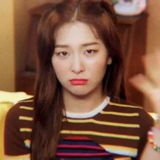 👘 035c03fb vrouw, uitdrukking, serieus, portret, persoon, gestreept shirt telegram sticker