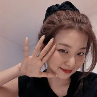 👘 0479c750 persoon, vrouw, selfie, portret, brunette, glimlach telegram sticker