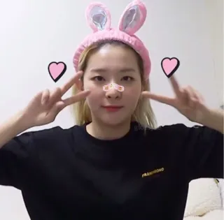 👘 d9ac1df6 vrouw, konijnenoren, vredesteken, harten, schattig, schoonheid, persoon telegram sticker