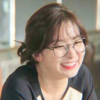 👘 d9f8e8d3 vrouw, glimlachend, bril, portret, blij telegram sticker