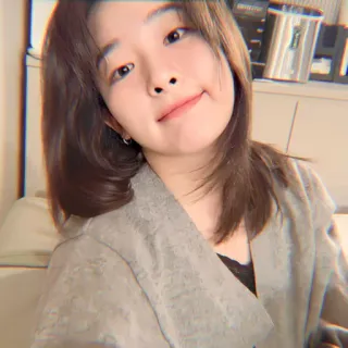 👘 e2ac176b vrouw, portret, selfie, casual, persoon, binnen telegram sticker