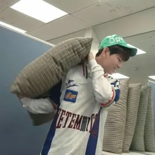 🐶 16afb293 VETEMENTS mode, vêtements, vetements telegram sticker