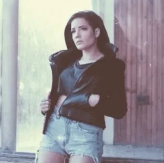 ✨ c65dcd09 Halsey chanteuse, femme, portrait, short en jean, veste whatsapp sticker