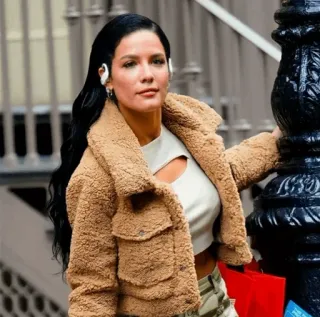 ✨ f17f9733 Halsey chanteur, célébrité, femme, veste, shopping whatsapp sticker