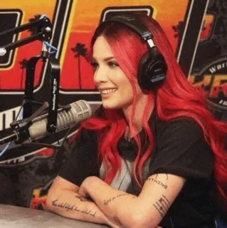 ✨ ffaac99a Halsey chanteur, musicien, cheveux roux, radio, interview, célébrité whatsapp sticker