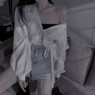 Sexy girl by @LouSweneey telegram stickers