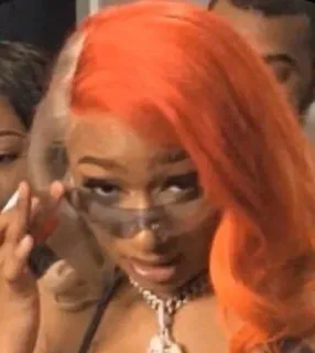 🤨 f7901756 여자, 사람, 선글라스, 주황색 머리 telegram sticker