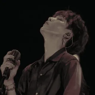 🦅 af5ec50a cantor, microfone, música, performance, artista telegram sticker