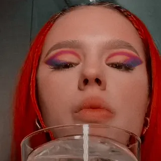 🙁 5494bdc8 phụ nữ, trang điểm, làm đẹp, tóc đỏ telegram sticker