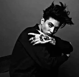 😒 682f04c7 人物, タトゥー, ポートレート, モデル, エモ, シーン, ゴシック telegram sticker