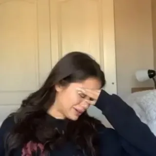 😡 07a76c96 泣く, 悲しい, 苦悩, 動揺, 感情的, 涙, 女性 telegram sticker