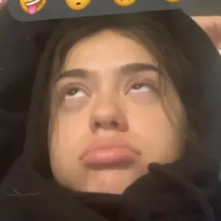 😡 eda718d7 女性, 絵文字, ポートレート, 人物, 表情, パーカー telegram sticker