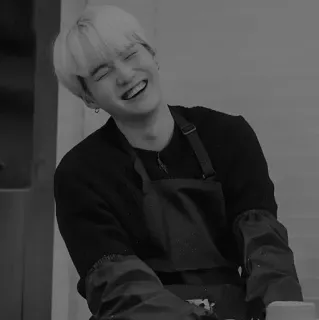 🗝 2e8db2f5 мужчина, улыбается, человек, фартук, черно-белое, портрет, счастливый whatsapp sticker