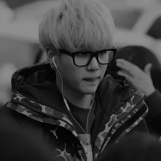 🗝 b37a7173 Suga Suga, Мин Юнги, BTS, K-pop, музыкант, певец, очки, знаменитость whatsapp sticker