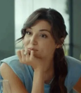 ♥️ 099f9f4b vrouw, portret, persoon, Hande Erçel, turkse actrice telegram sticker