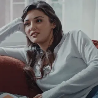 ♥️ 1d09ead0 vrouw, portret, binnen, persoon, zitten, rusten, leunen, bank telegram sticker