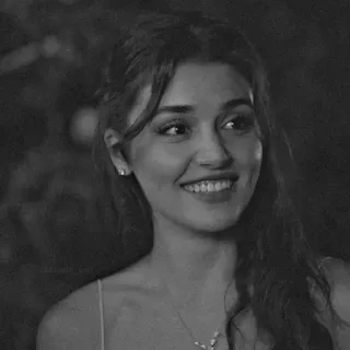 ♥️ 43e3fe17 vrouw, glimlachend, portret, zwart-wit, actrice telegram sticker