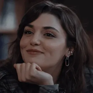 ♥️ 6e4ab04f vrouw, portret, persoon, oorbellen, glimlach telegram sticker