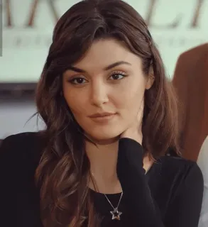 ♥️ 85a6e9b5 vrouw, brunette, portret, sterrenketting, zwart shirt telegram sticker