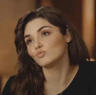 ♥️ be1164ef vrouw, portret, brunette, Hande Erçel, actrice, turkse actrice, beroemdheid telegram sticker