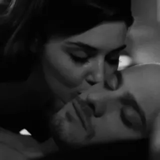 ♥️ d2be53bc kus, liefde, genegenheid, romantiek, zwart-wit, koppel, intimiteit telegram sticker