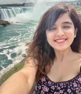 ✨ 937c40dc phụ nữ, selfie, thác nước, thiên nhiên, chân dung, cười, ngoài trời telegram sticker