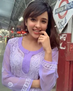 💖 c4cf993e लखनऊ सिटी Ấn Độ, phụ nữ, chân dung, nụ cười, nhà ga telegram sticker