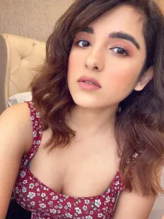 🤨 cf4bd757 phụ nữ, chân dung, tự sướng, cô gái, tóc nâu, người, nữ, xinh đẹp telegram sticker