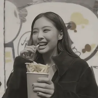 🍩 684c7b4f Frau, essen, Pommes, Snack, Essen, glücklich, Porträt telegram sticker