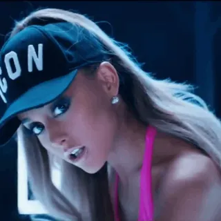 🌀 228fe1fd ICON vrouw, hoed, zonneklep, schoonheid, make-up, blond, icoon telegram sticker