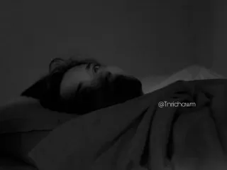 🗞 5de1fa5e @Tnrichchwm คน, เตียง, นอน, มืด, ภาพเหมือน telegram sticker