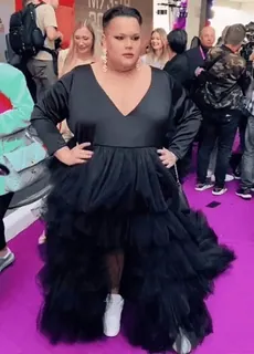 💅 6b602e66 Drag queen, Moda, Abito nero, Tulle, Celebrità, Stile, Persona telegram sticker