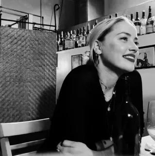 ⚜ a7b31665 Amber Heard donna bionda, attrice, ritratto, bianco e nero, celebrità whatsapp sticker