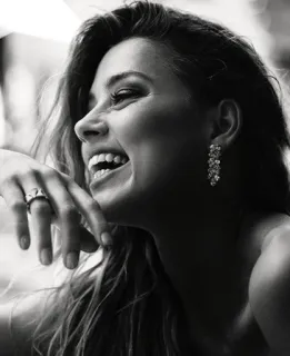 ⚜ d2a898f1 Amber Heard ritratto, donna, celebrità, bianco e nero, sorriso, attrice whatsapp sticker