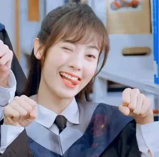 🤪 ddd297f0 donna, persona, occhiolino, felice, sorriso, carino, ritratto whatsapp sticker