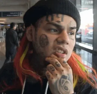 🧑‍🎤 3c44c436 6ix9ine rapero, música, tatuaje, tatuaje facial, pelo de colores, celebridad telegram sticker