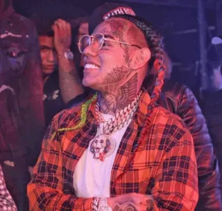 🧑‍🎤 ba46e319 6ix9ine rapero, música, celebridad, tatuaje, retrato telegram sticker