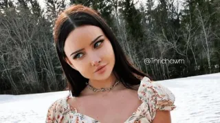 🍷 0d090c2c @Trnchwm 여자, 인물 사진, 야외, 눈, 나무, 패션 whatsapp sticker